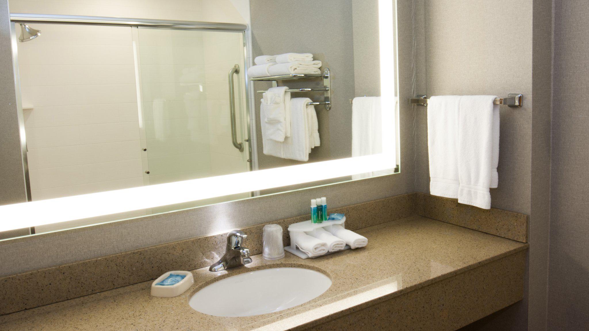 Holiday Inn Express & Suites Cheney Photo