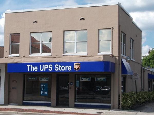 Facade of The UPS Store Winter Park