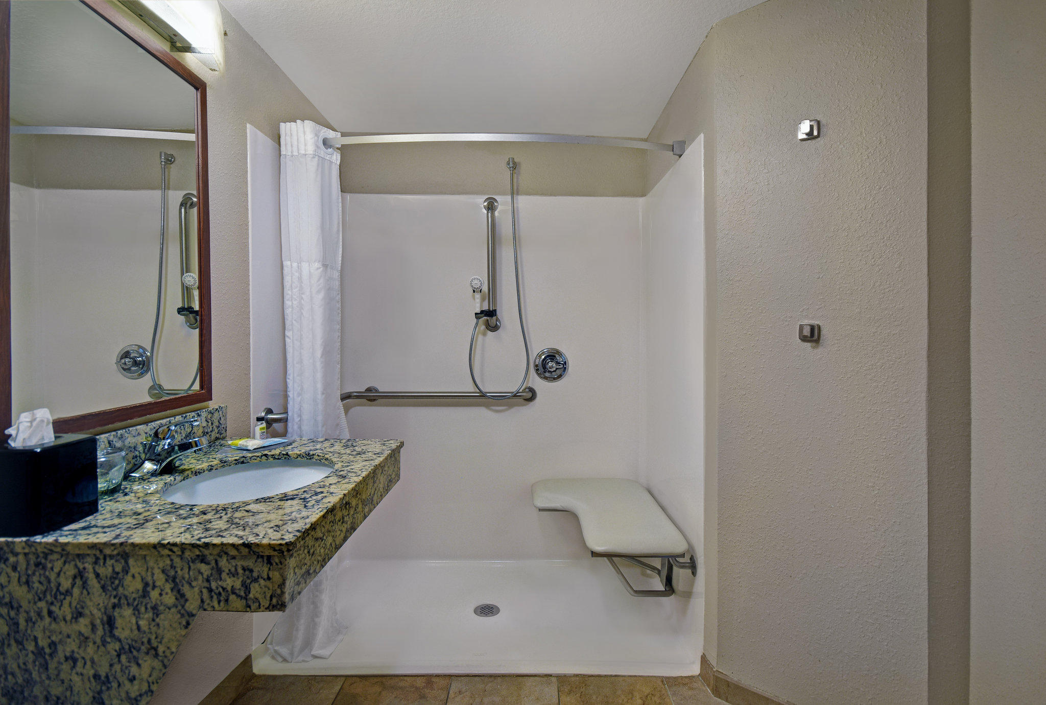 Candlewood Suites Columbia-Ft. Jackson Photo