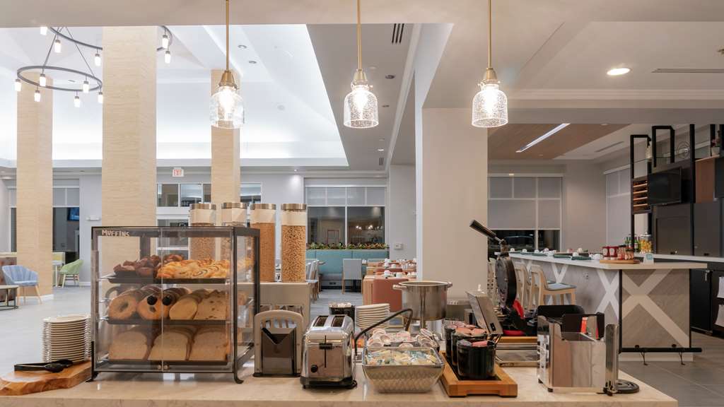 Hilton Garden Inn Plymouth Image