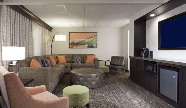 Images Embassy Suites by Hilton Philadelphia Airport