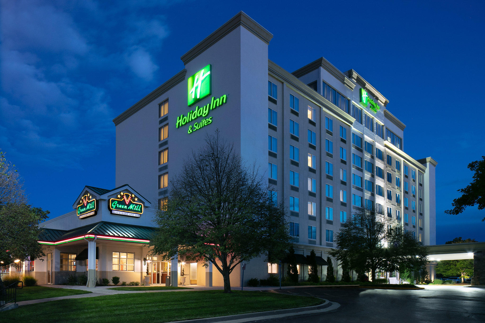 Holiday Inn & Suites Overland Park-West Photo