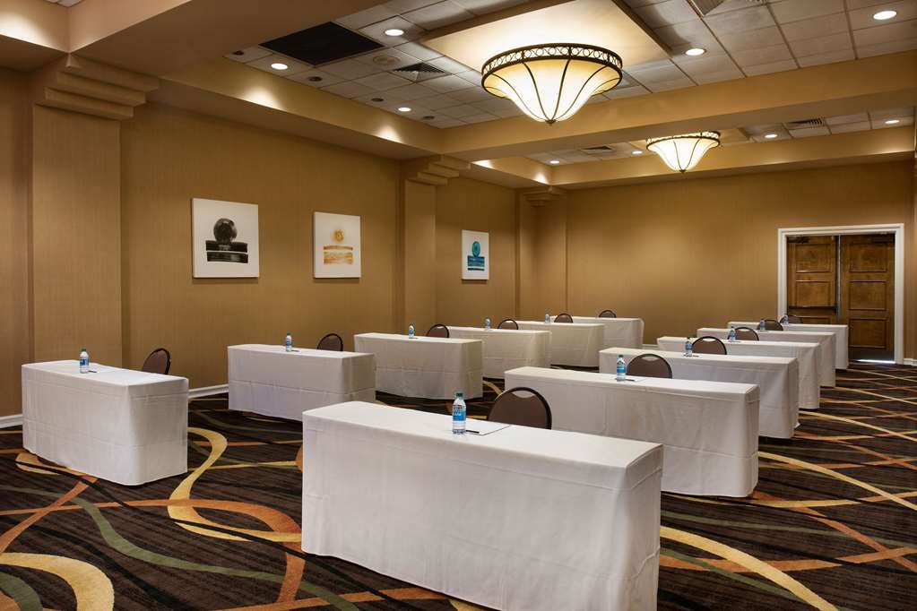 DoubleTree by Hilton Hotel Memphis Downtown Image