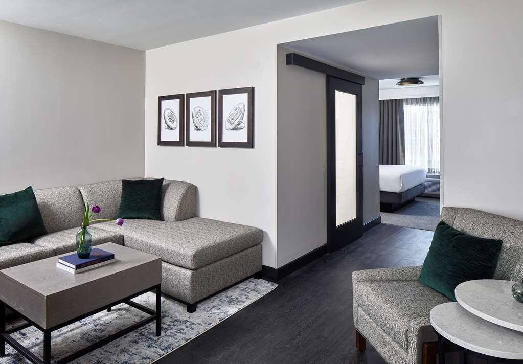 Cumberland House Knoxville, Tapestry Collection by Hilton Image