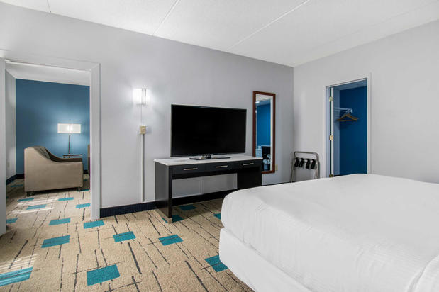 Images Clarion Inn & Suites