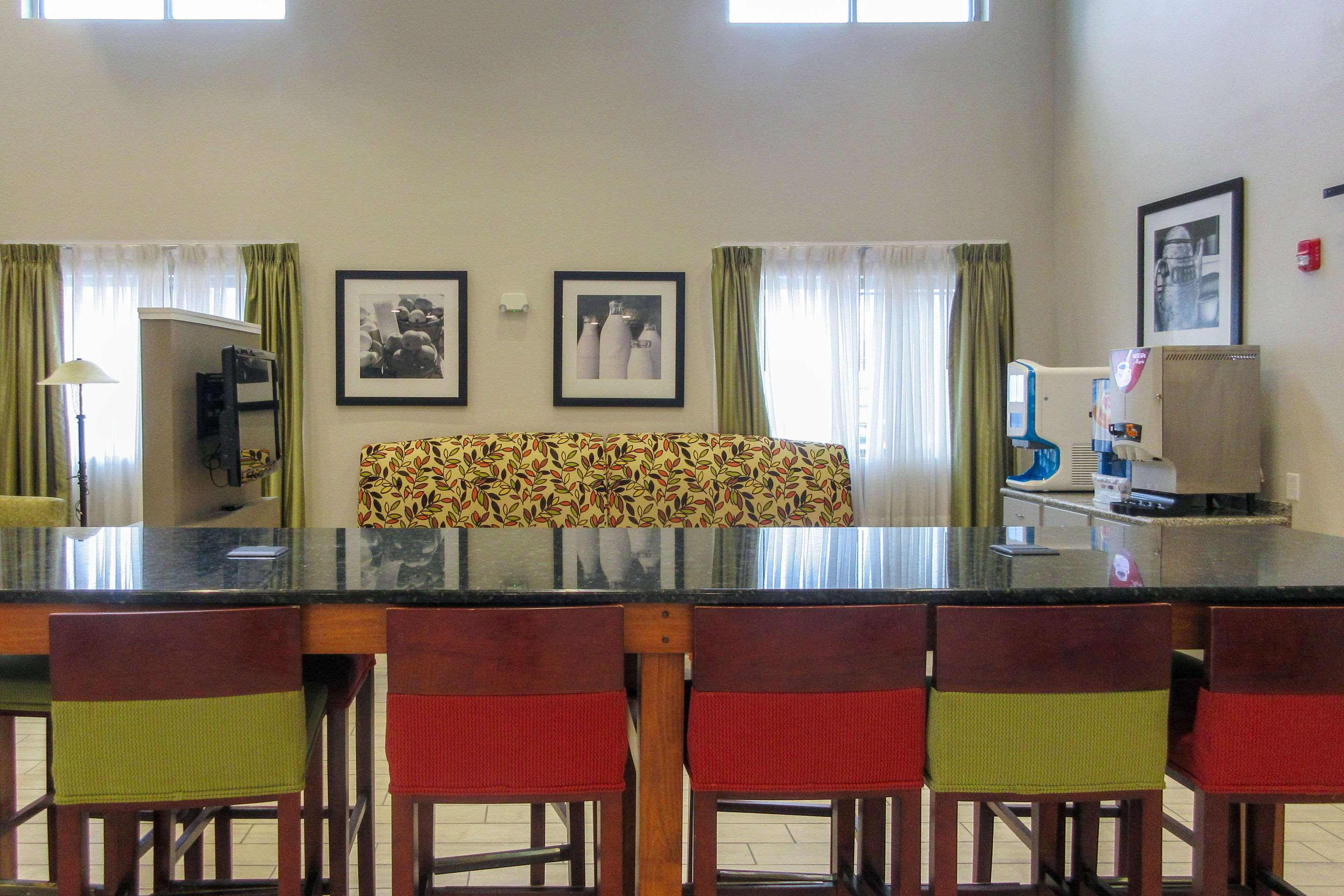 Quality Inn & Suites Evansville Downtown Photo