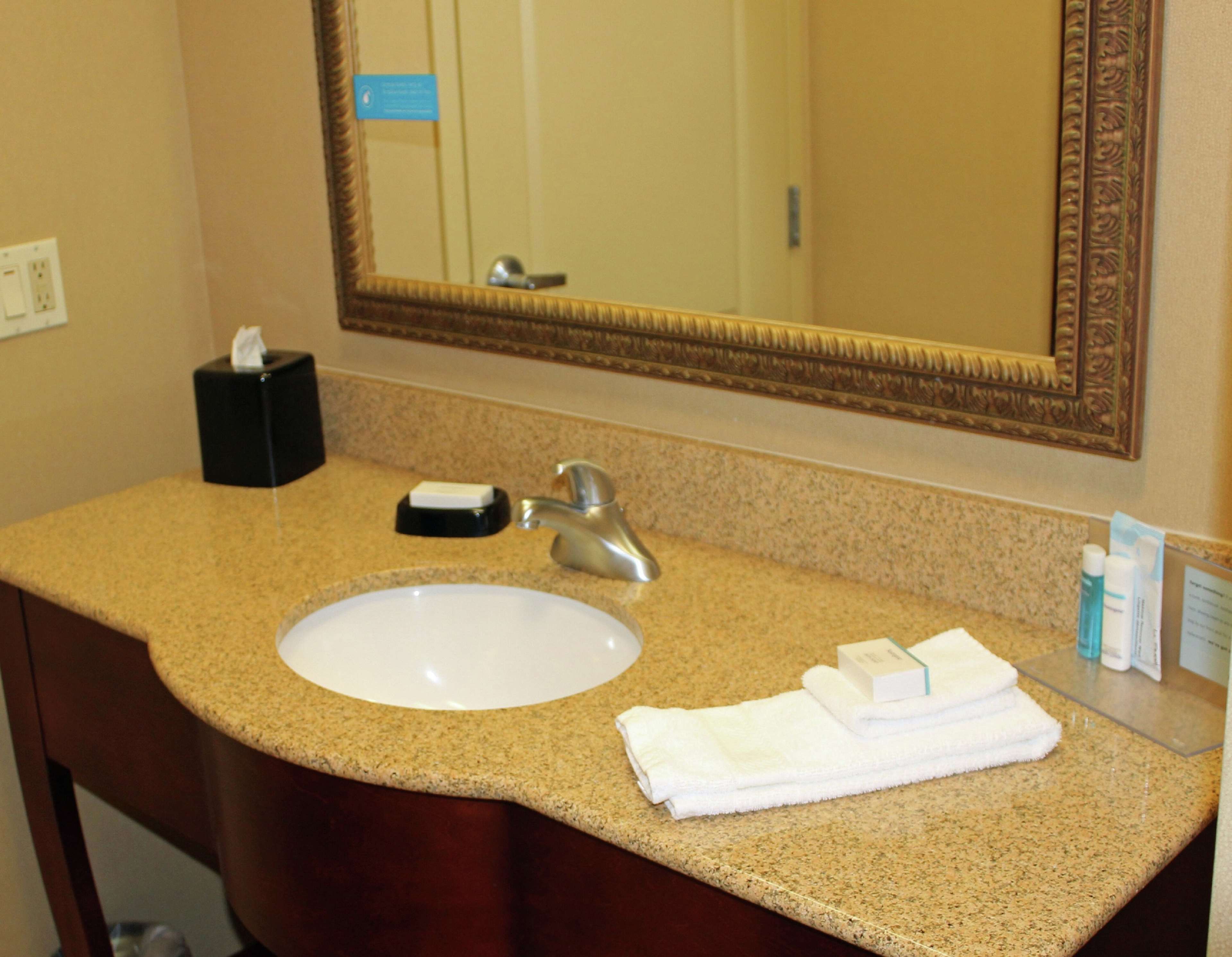 Guest room bath