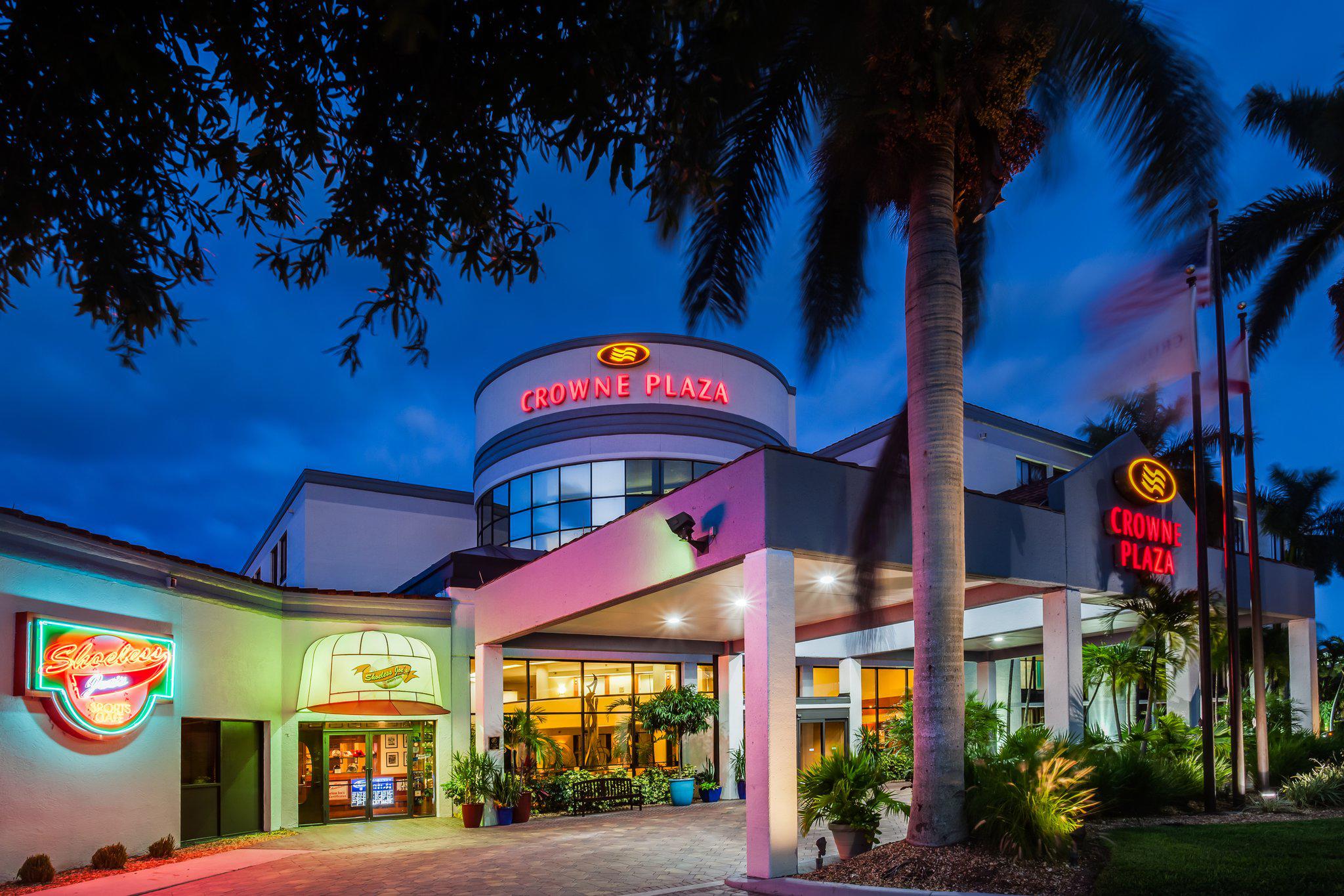 Crowne Plaza Fort Myers at Bell Tower Shops Photo