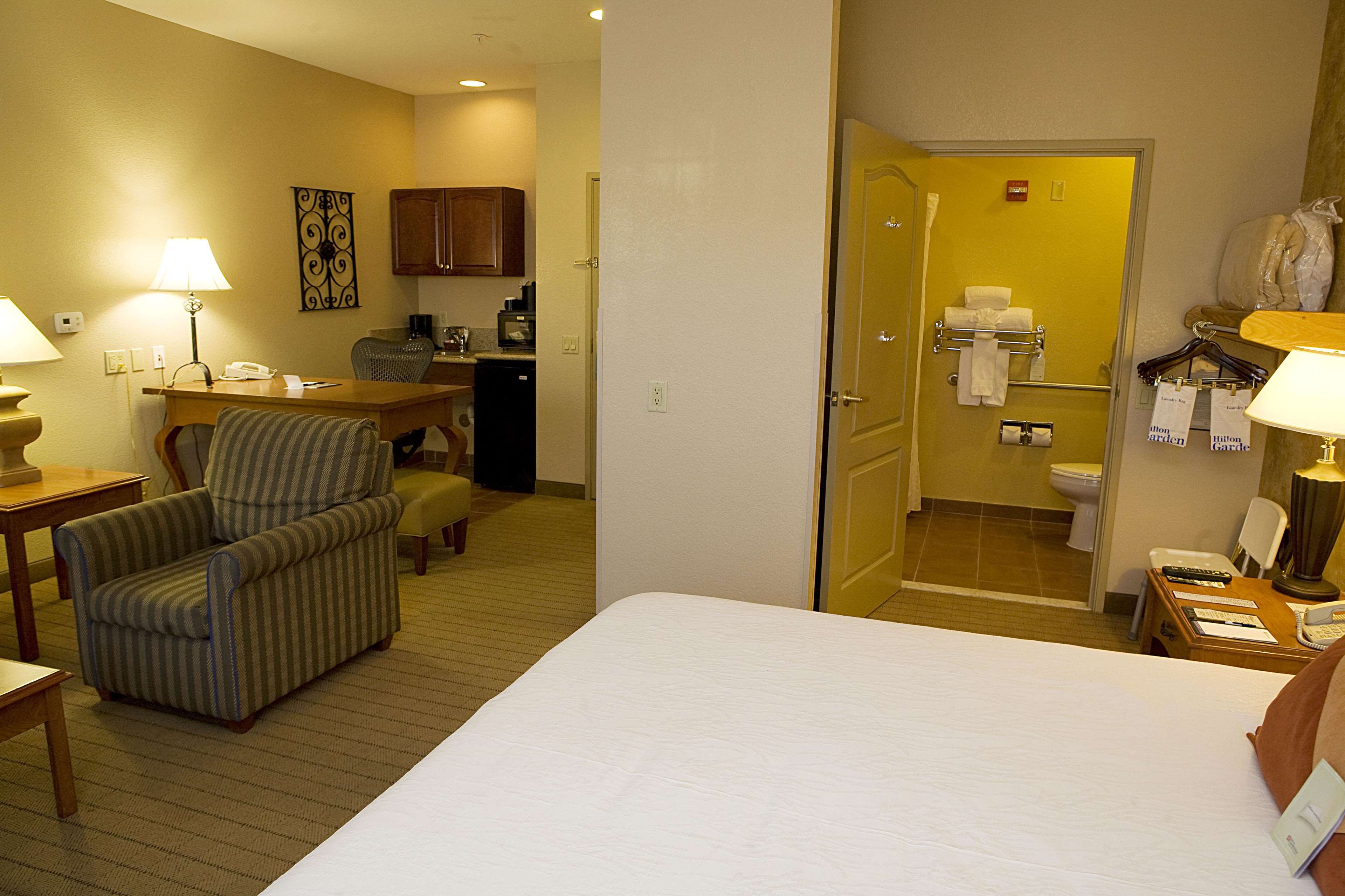 Hilton Garden Inn Phoenix Airport Photo