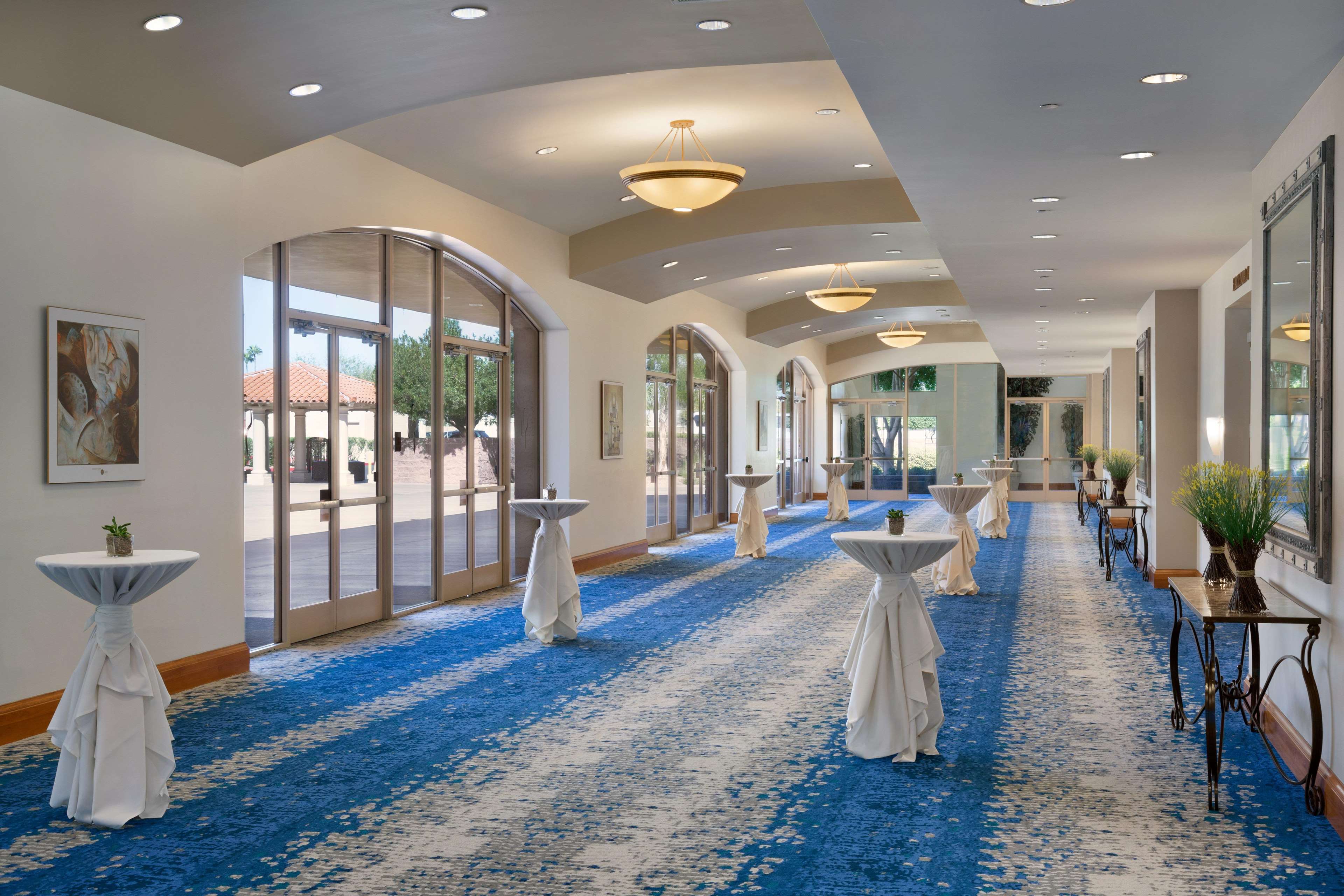 Embassy Suites by Hilton Scottsdale Resort Photo