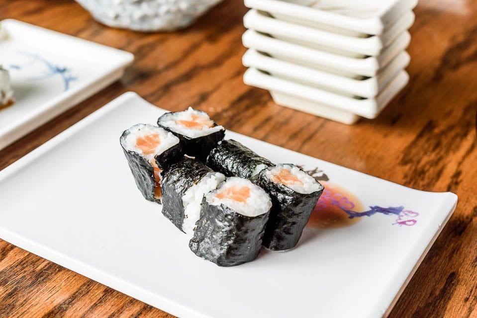 Salmon Roll •