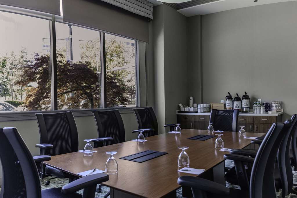 Hampton Inn & Suites Arlington Crystal City DCA Image