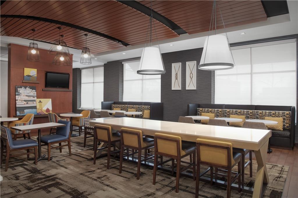 Hampton Inn Portland Downtown - Waterfront Image