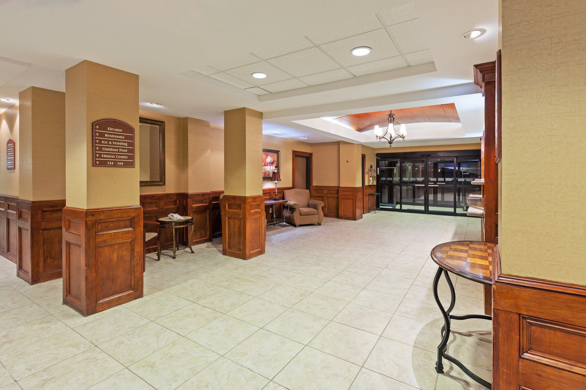 Holiday Inn Express & Suites Laredo-Event Center Area Photo