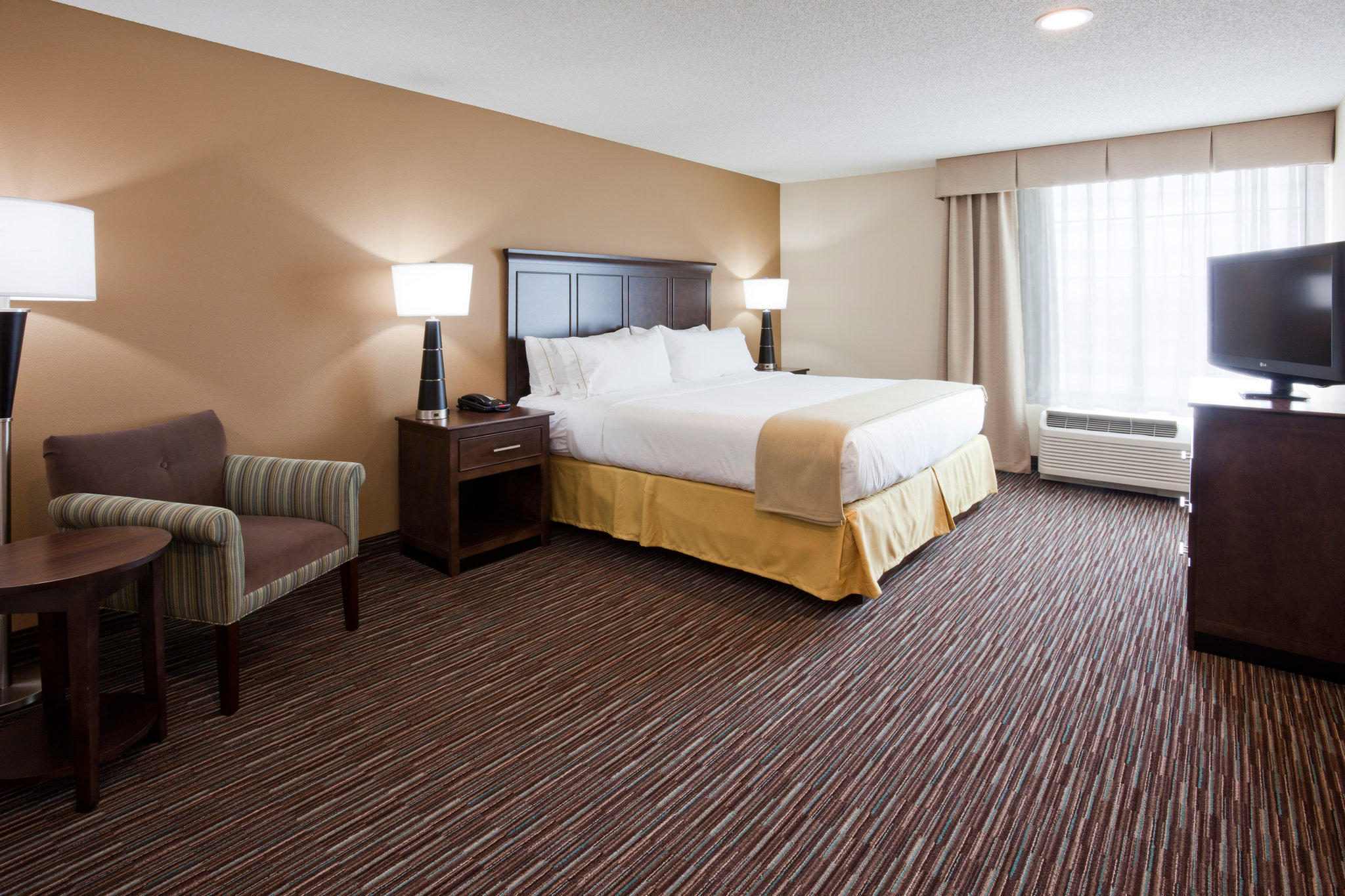 Holiday Inn Express & Suites Willmar Photo