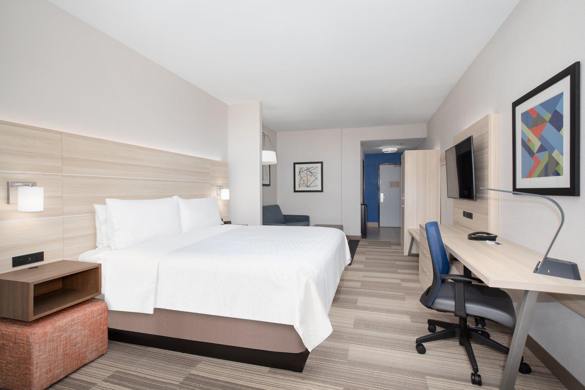 Holiday Inn Express & Suites Phoenix - Glendale Sports Dist Photo