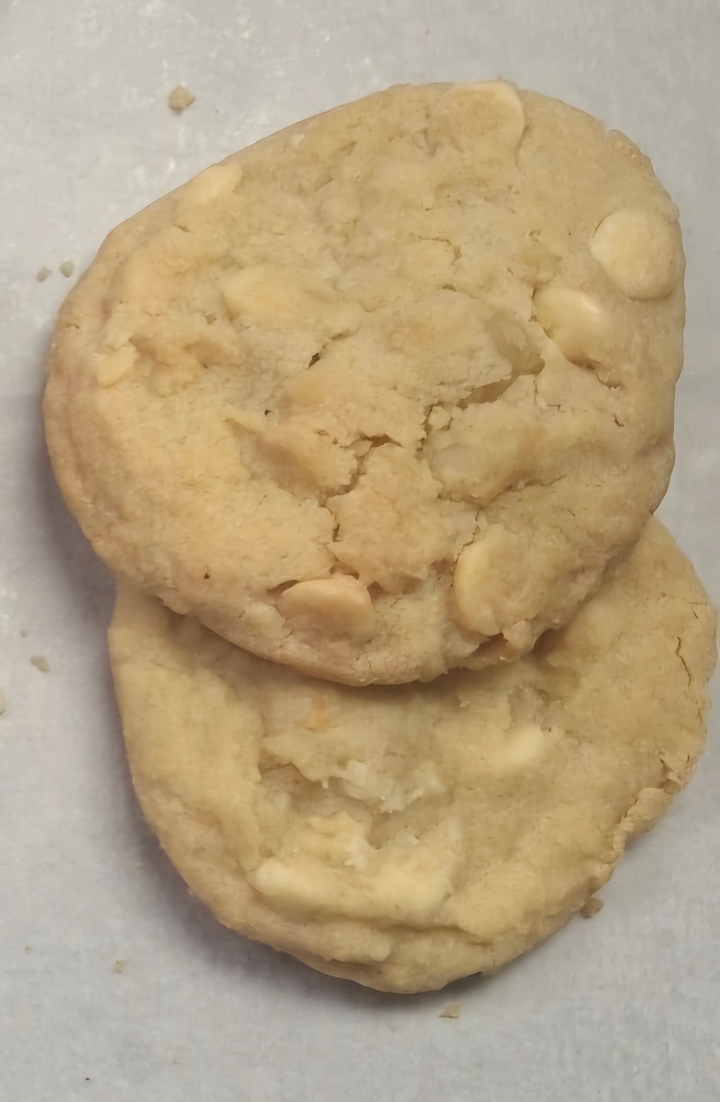 White Choc Macadamia Cookie