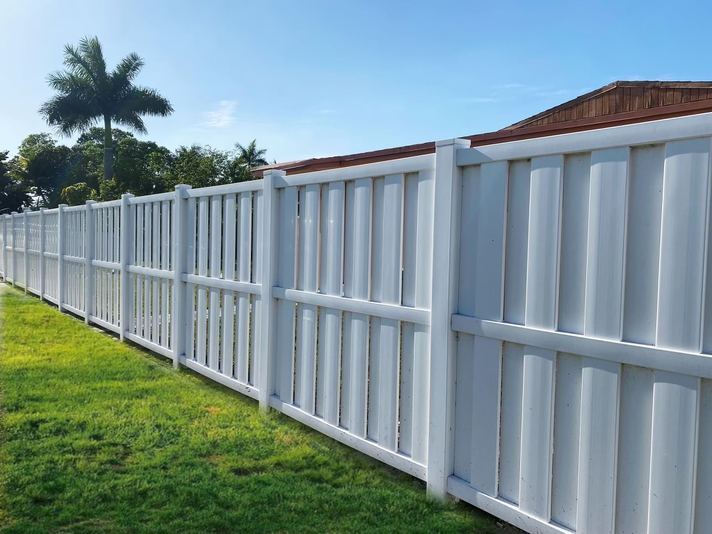 Top Rail Fence Pompano Beach Image