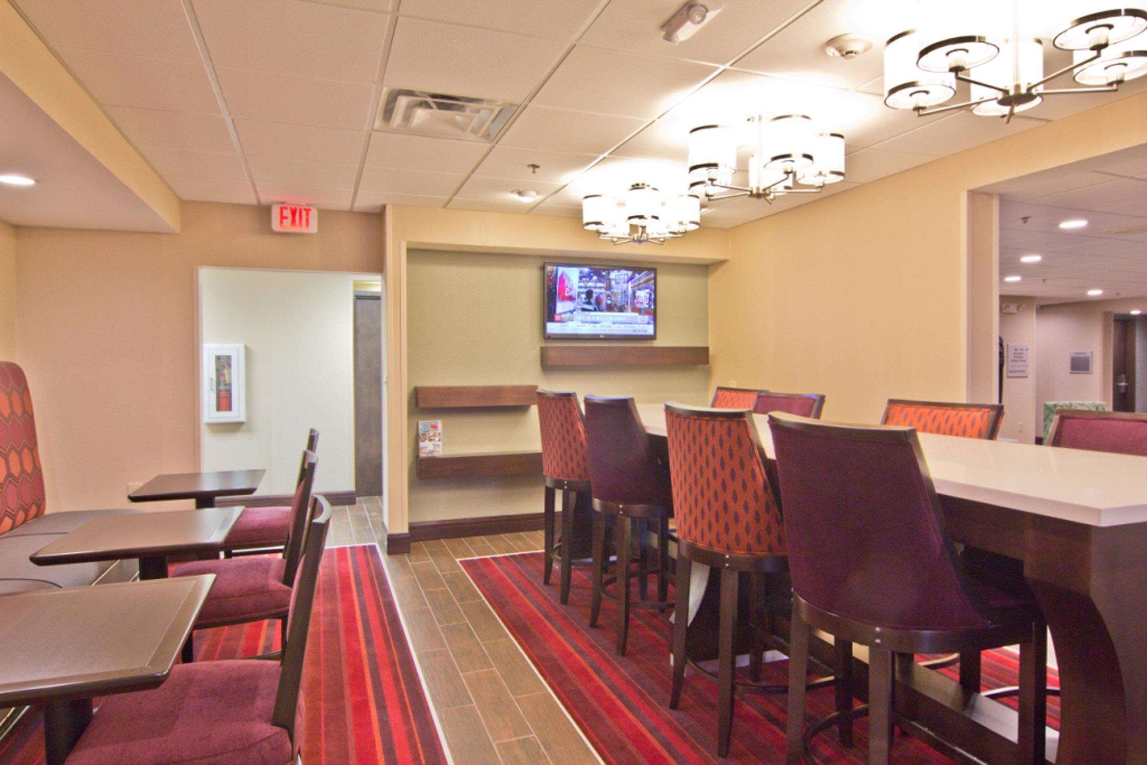 Hampton Inn Columbus-South Photo