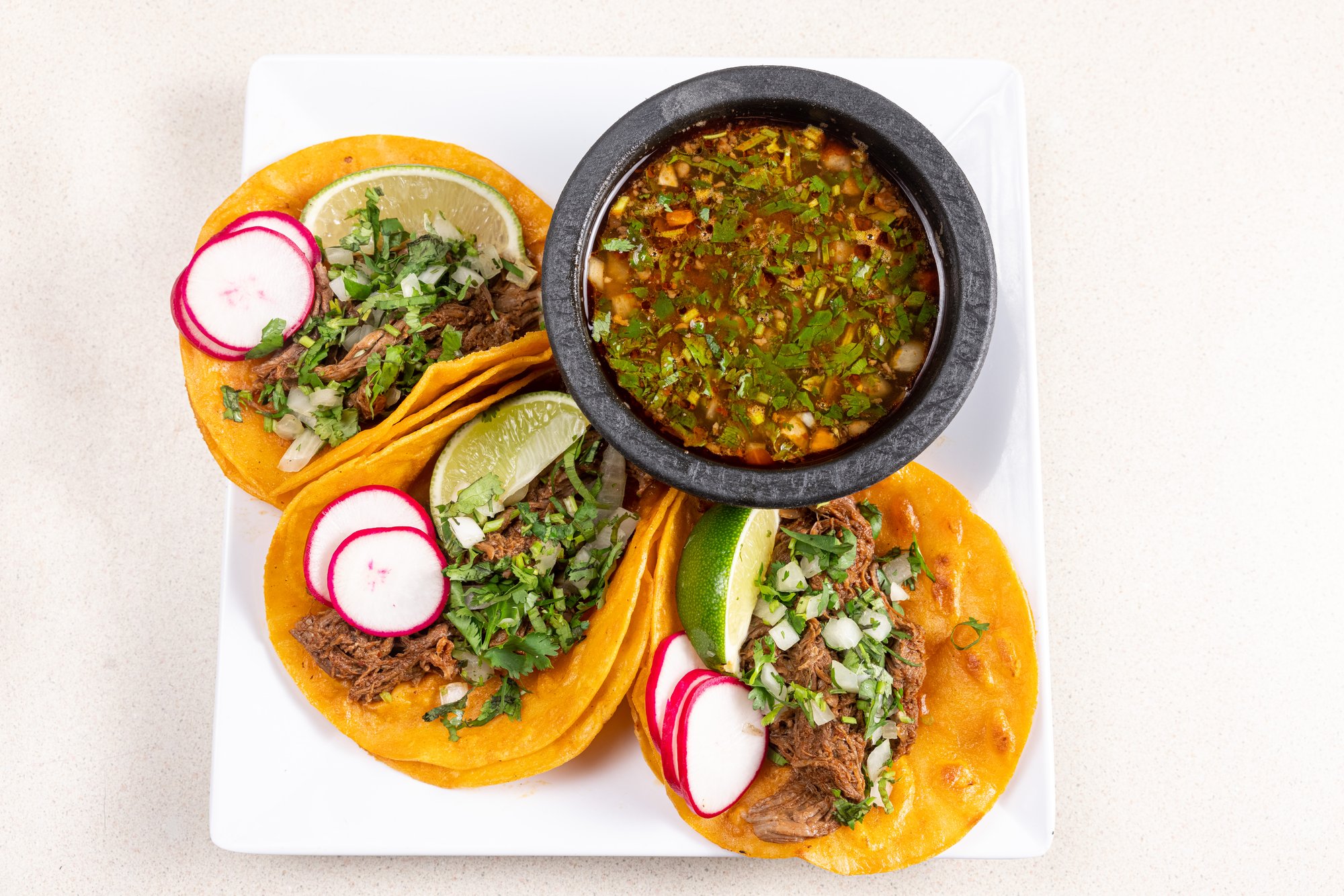 Tacos con Queso y Consomé