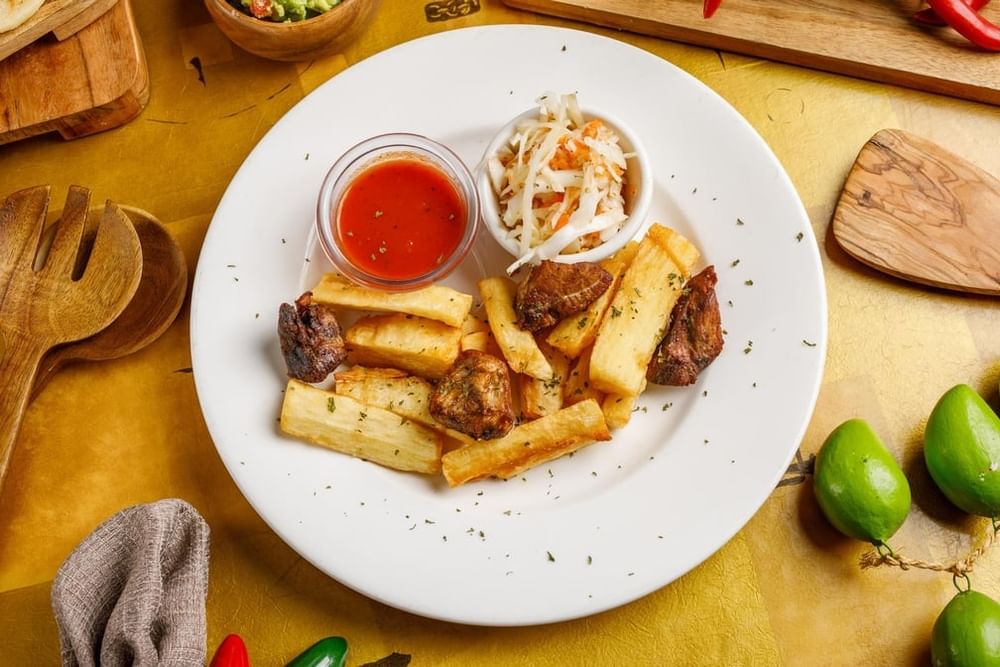 Yuca Con Chicharrón