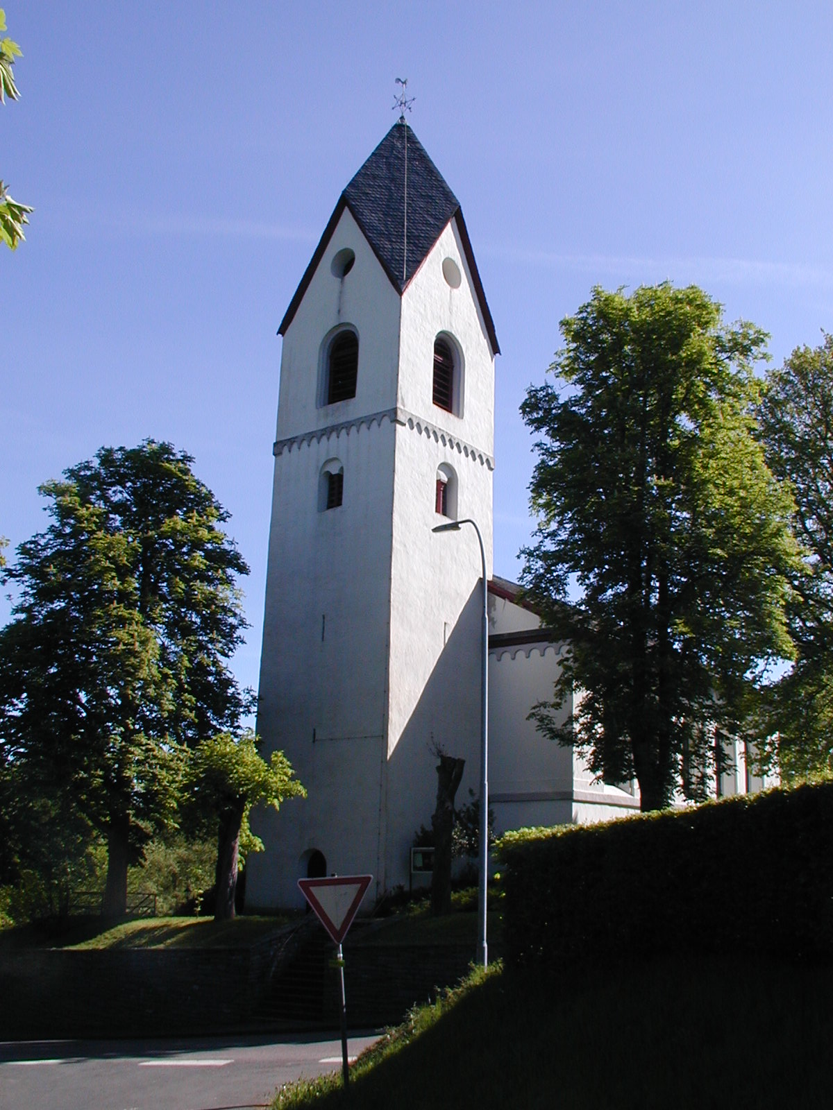 Ev. Kirche Niederwambach, barrierefrei begehbar