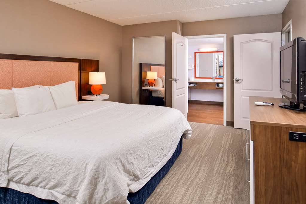 Hampton Inn Emporia Image
