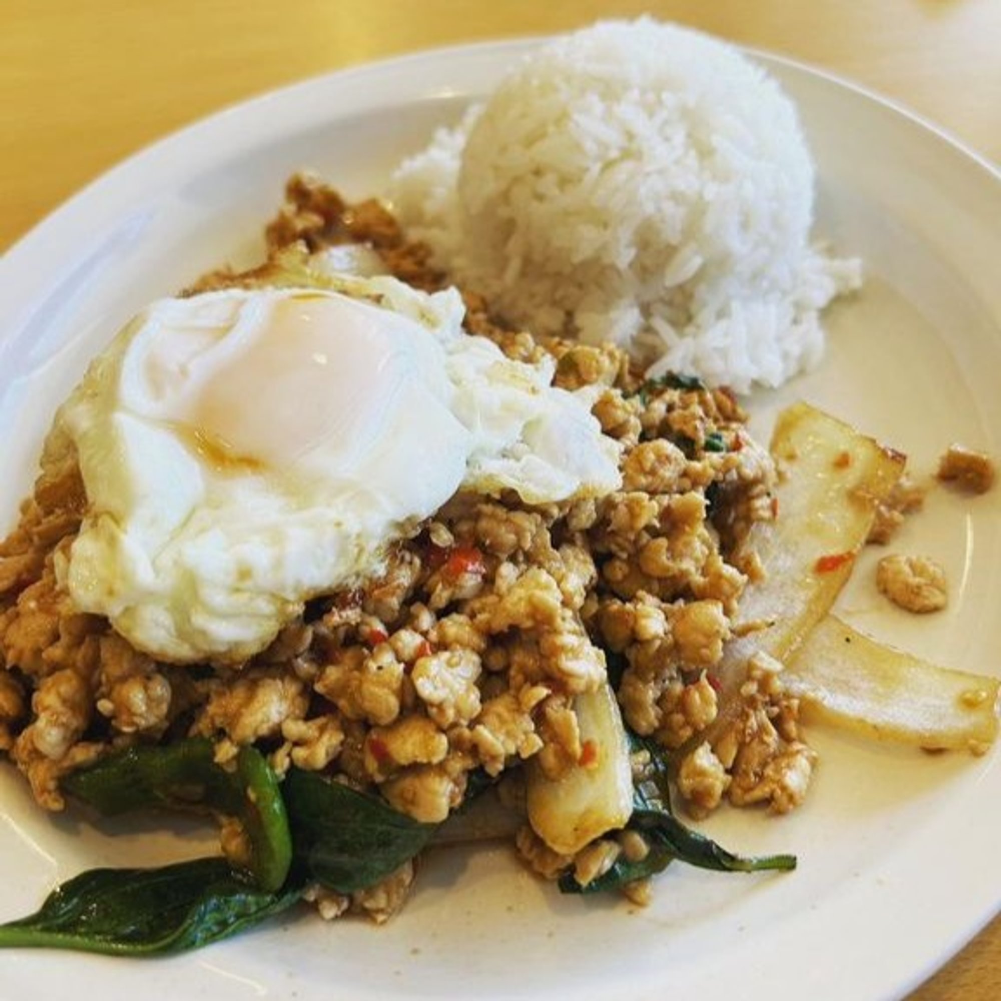 Gra Pao Gai Kai Dao