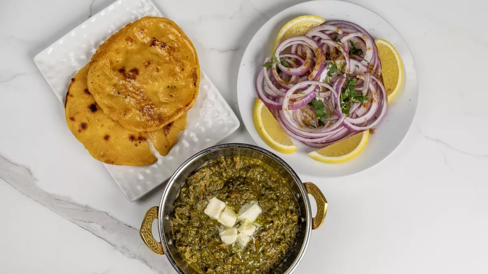 Sarson ka Saag with Two Maki di Roti