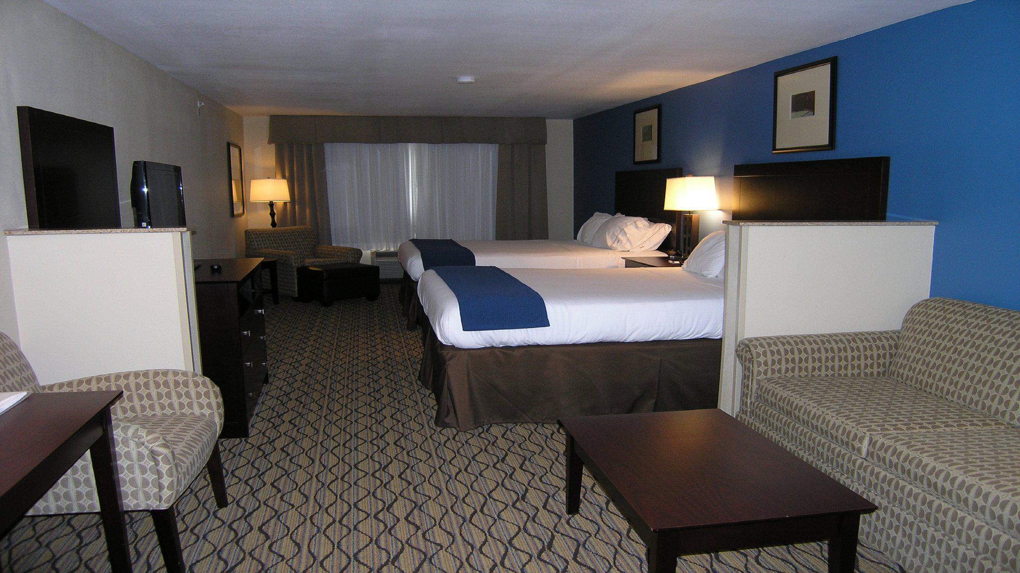 Holiday Inn Express & Suites Belle Vernon Photo