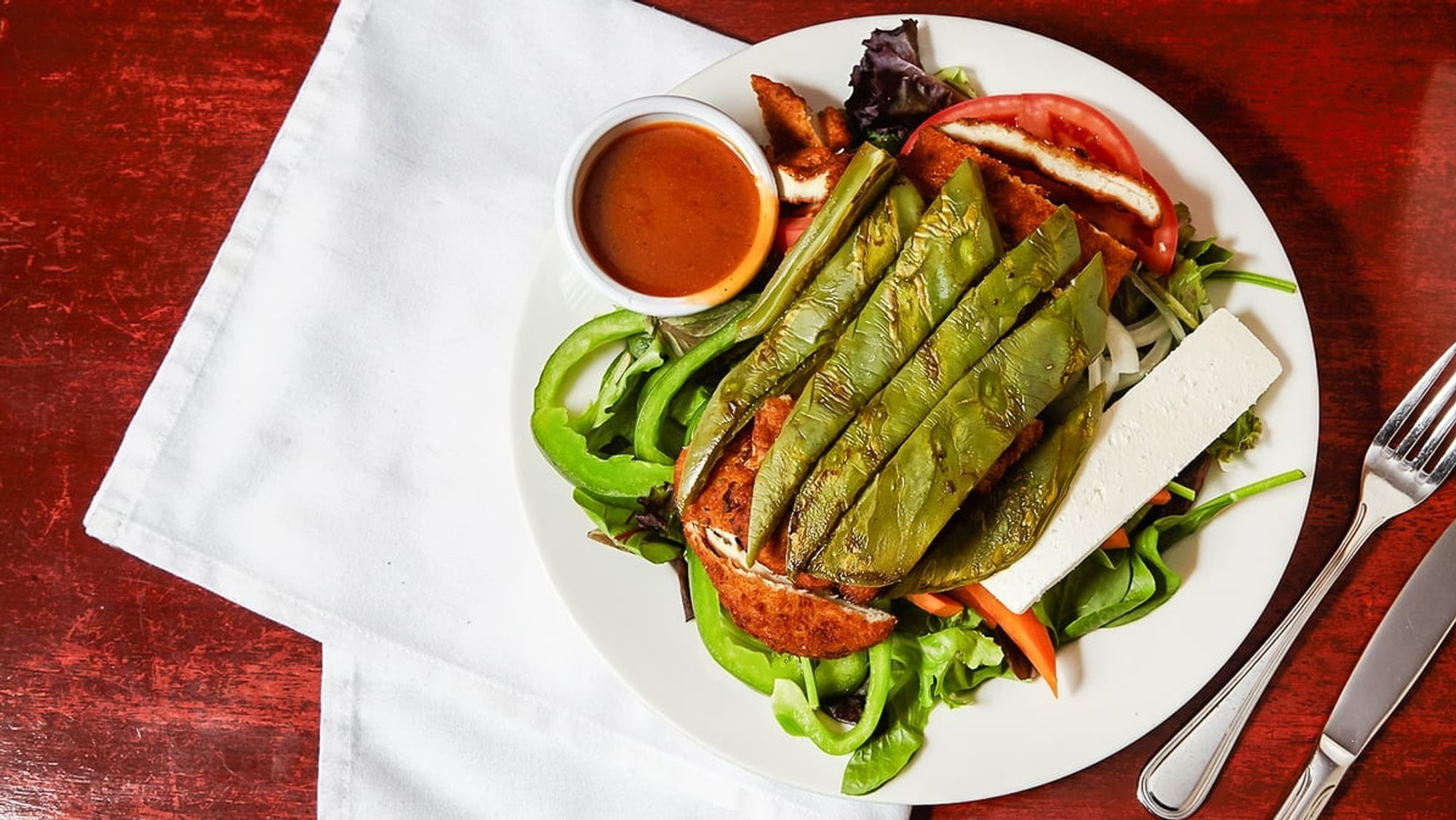 29. Ensalada De Nopales a La Braza Con Milanesa De Pollo