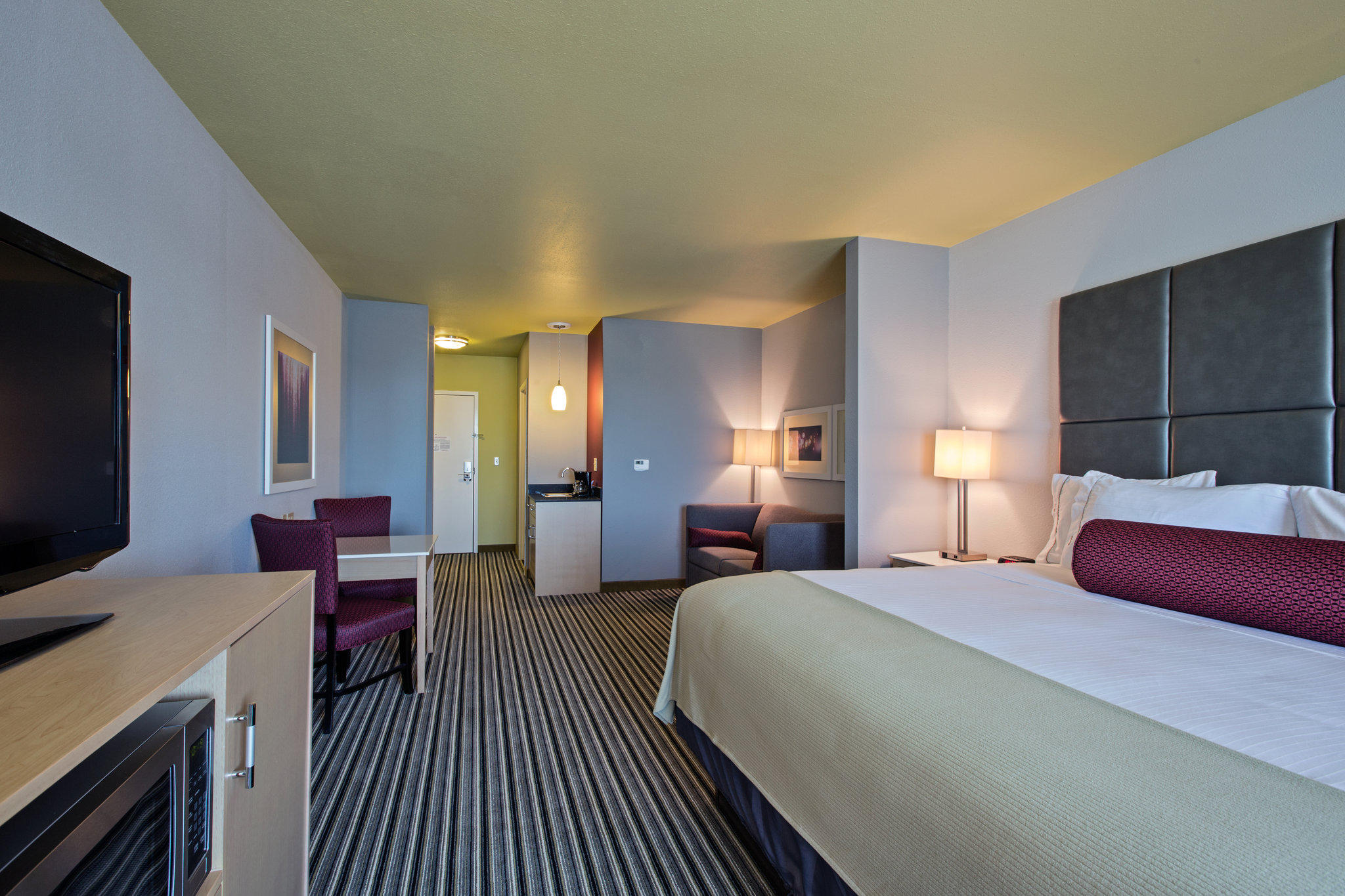 Holiday Inn Express & Suites Carlisle - Harrisburg Area Photo