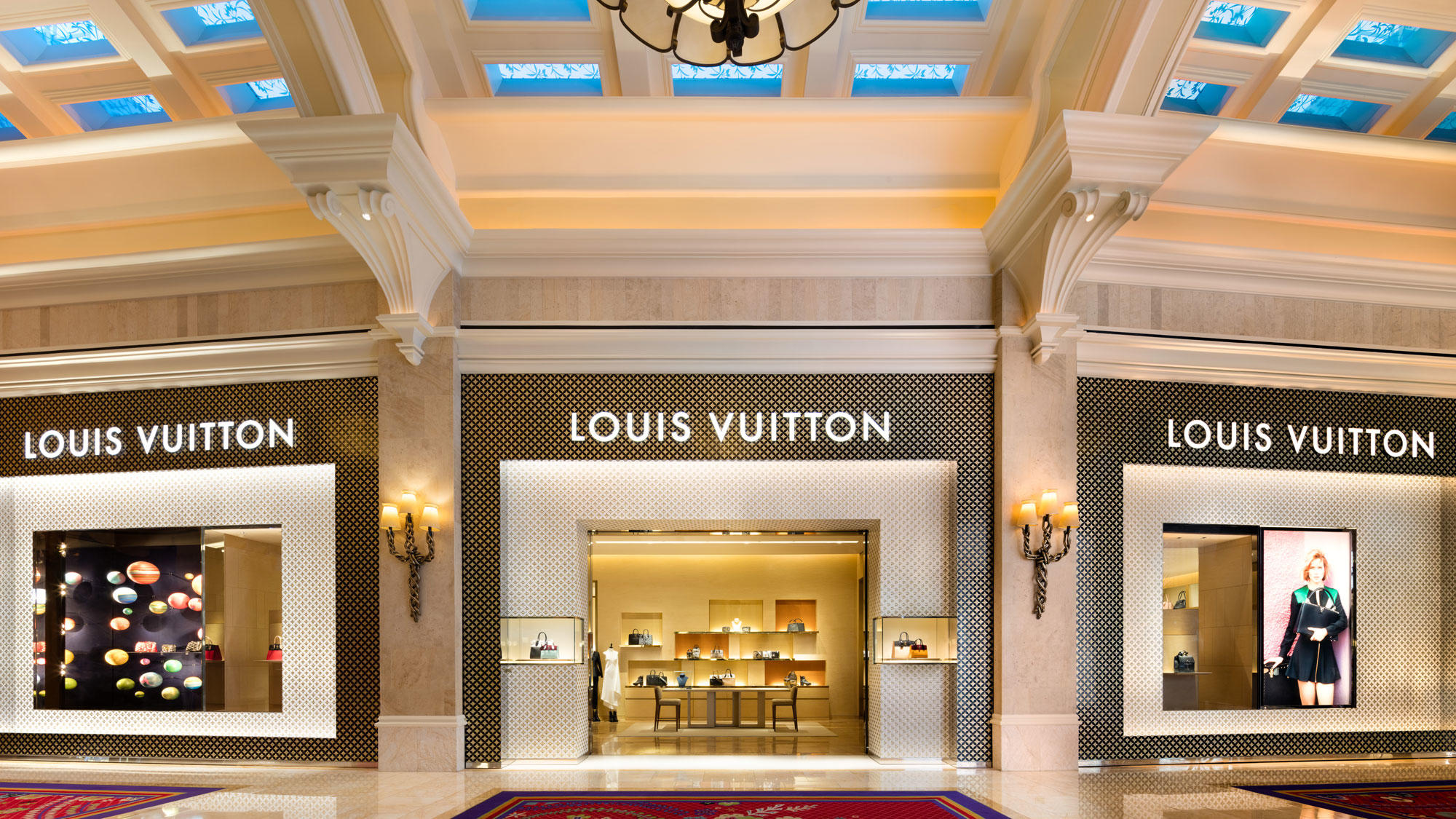 Louis Vuitton Las Vegas Wynn Women's Photo
