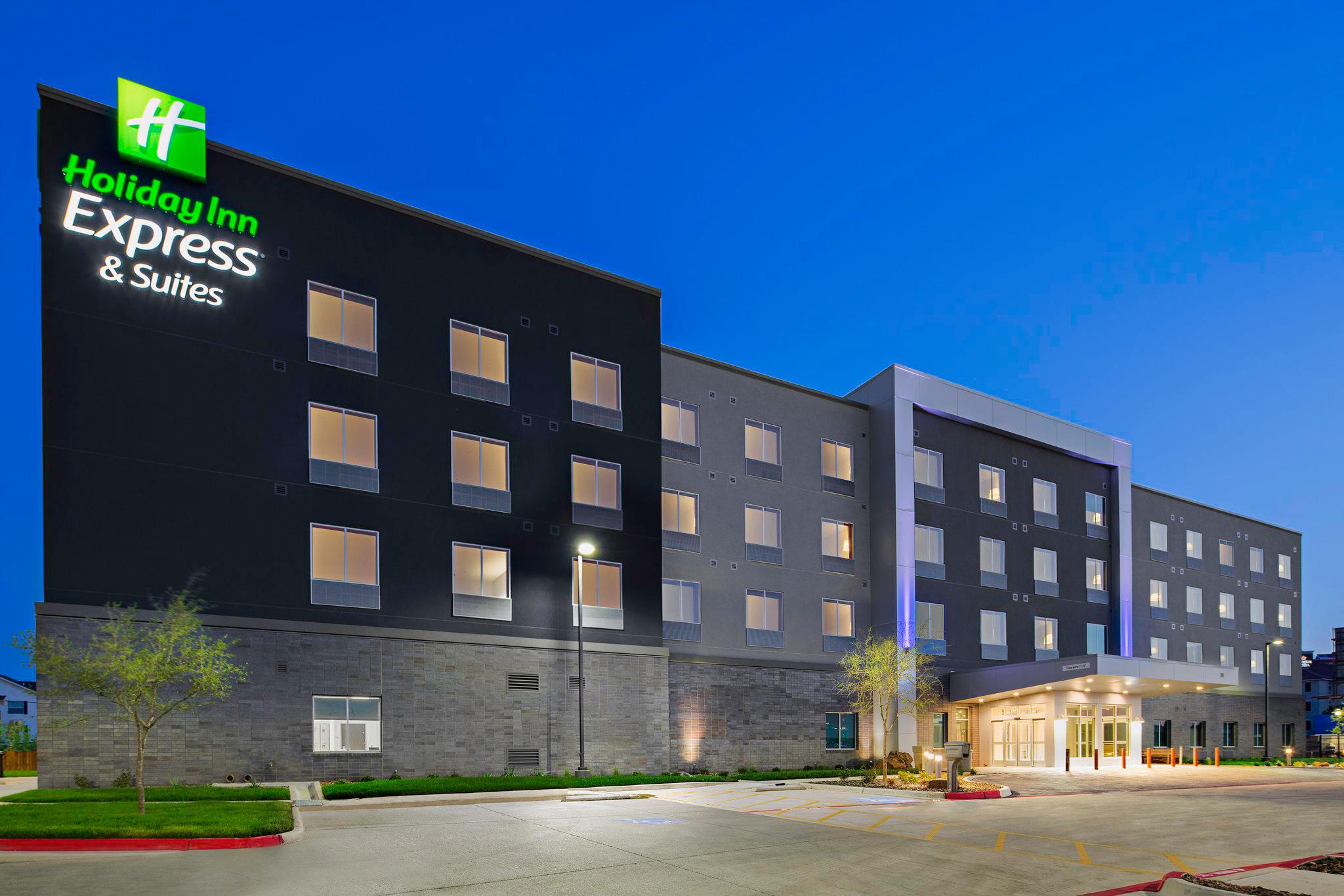 Holiday Inn Express & Suites Lubbock Central - Univ Area Photo