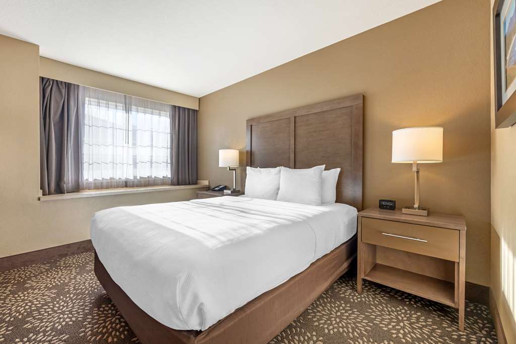 Best Western Columbia River Waterfront Hotel Astoria Image