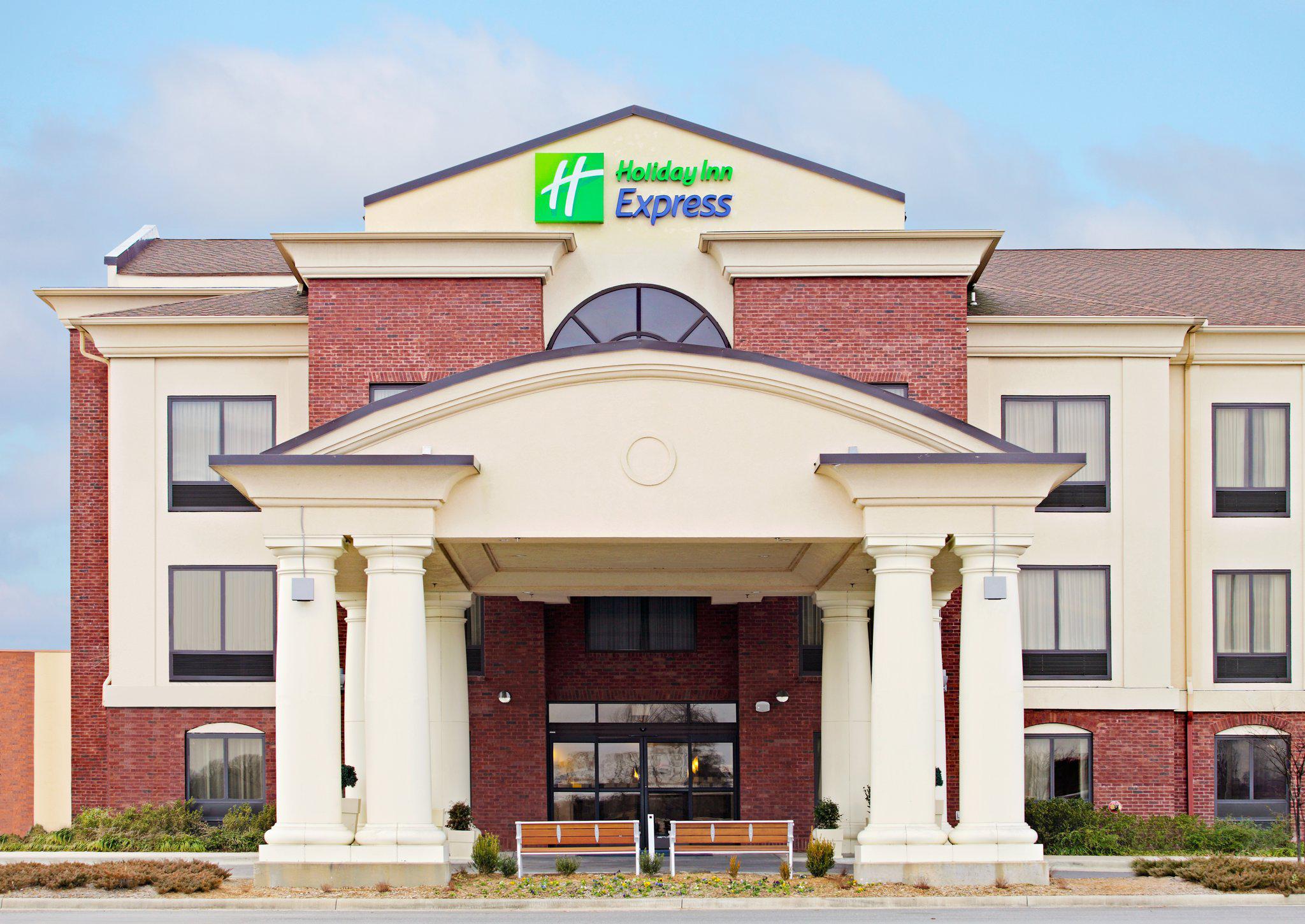 Holiday Inn Express & Suites Pine Bluff/Pines Mall Photo