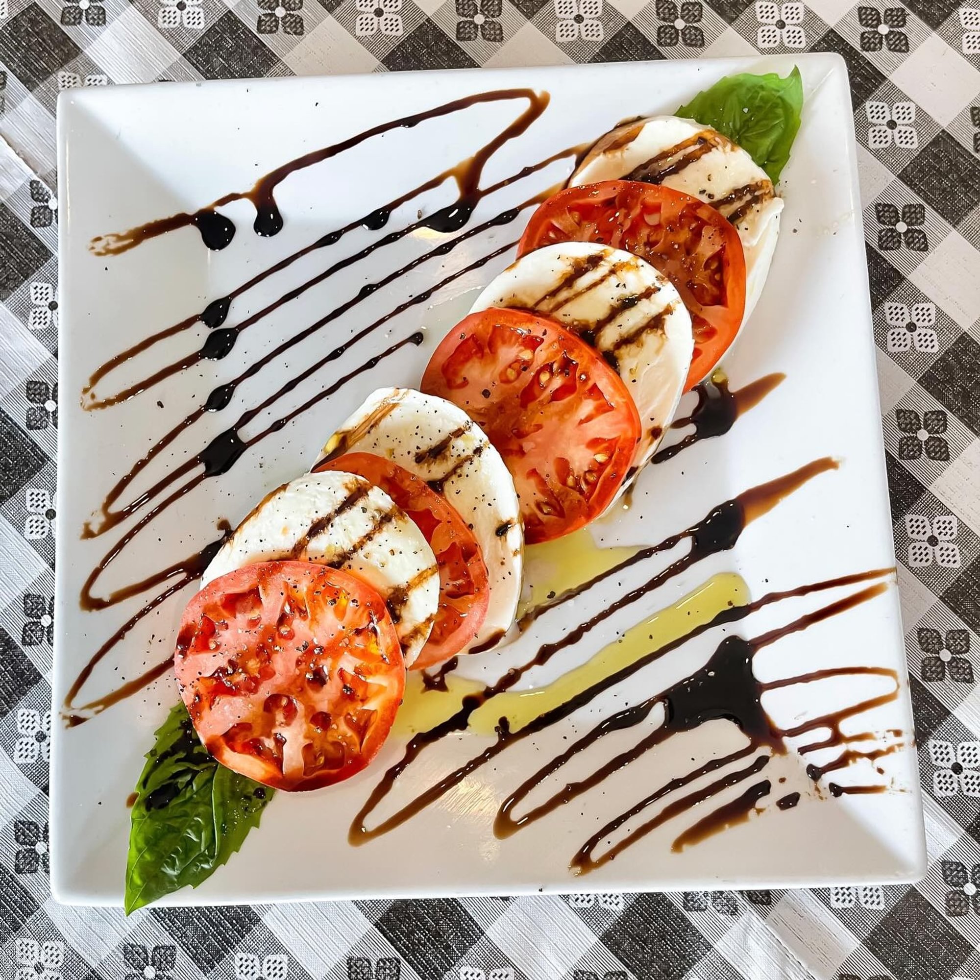 Mozzarella & Plum Tomatoes