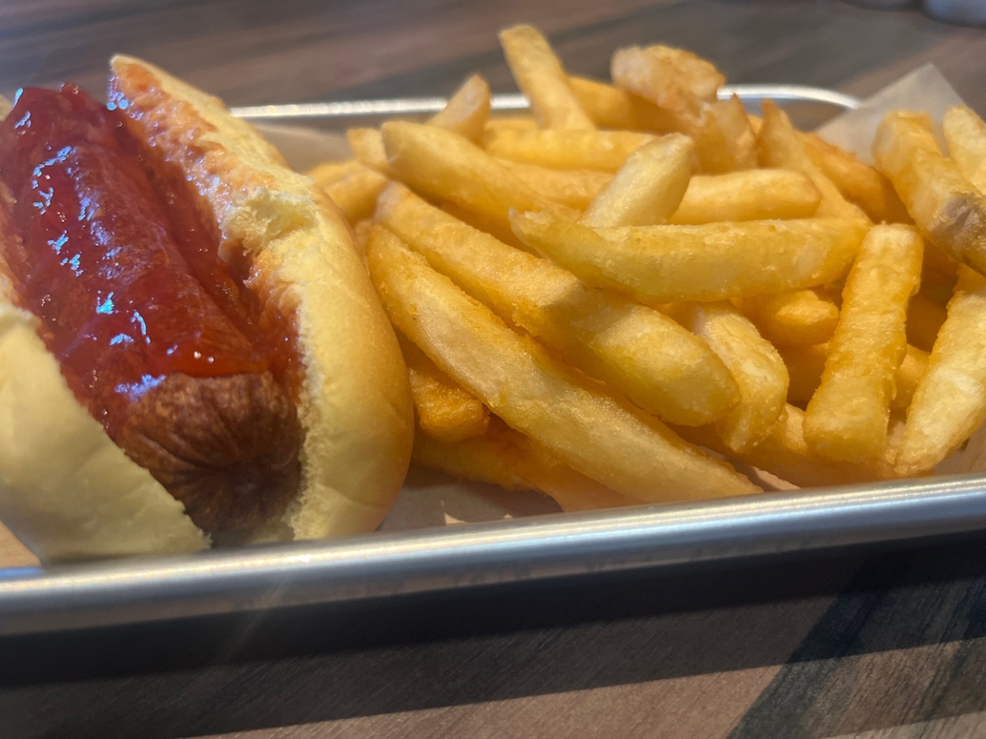 Kids hot dog + Fries