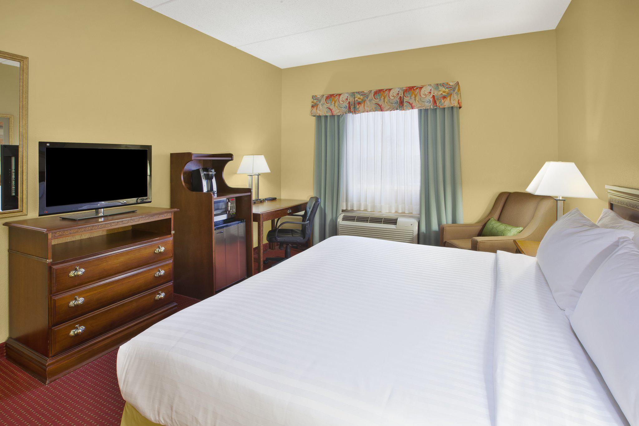 Holiday Inn Express Irwin (PA Tpk Exit 67) Photo