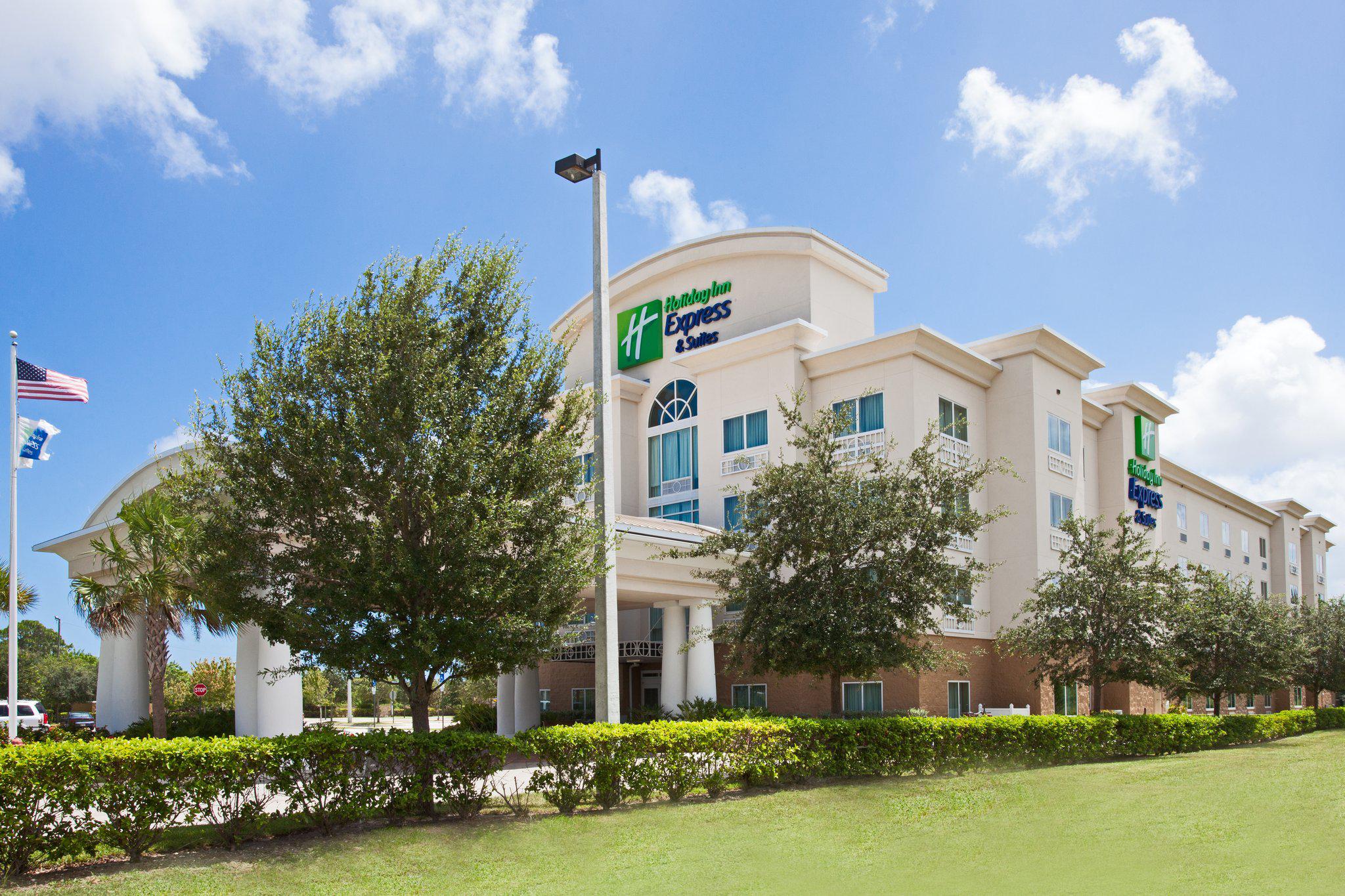 Holiday Inn Express & Suites Fort Pierce West Photo