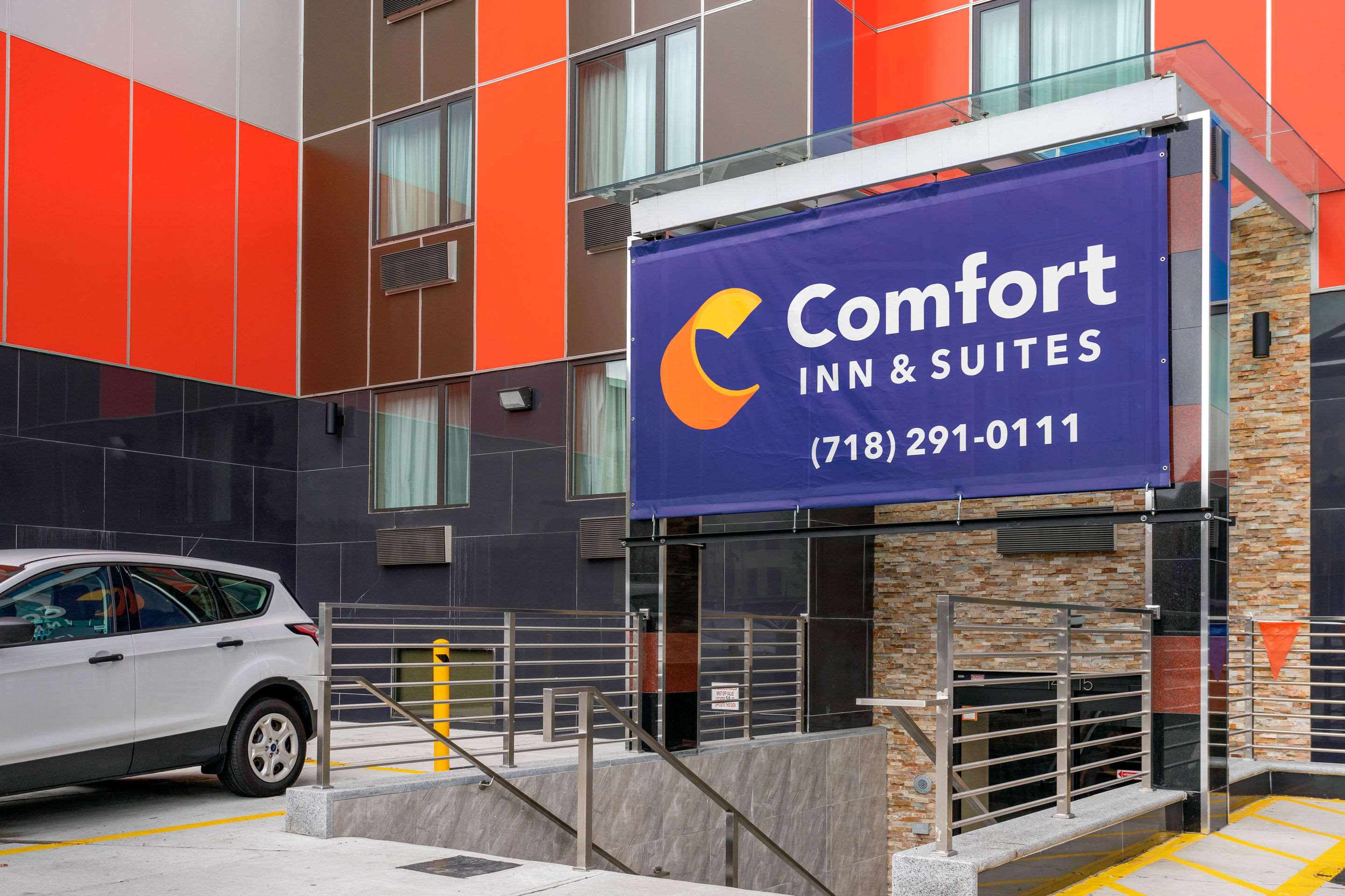 Comfort Inn & Suites Near Jfk Air Train Photo