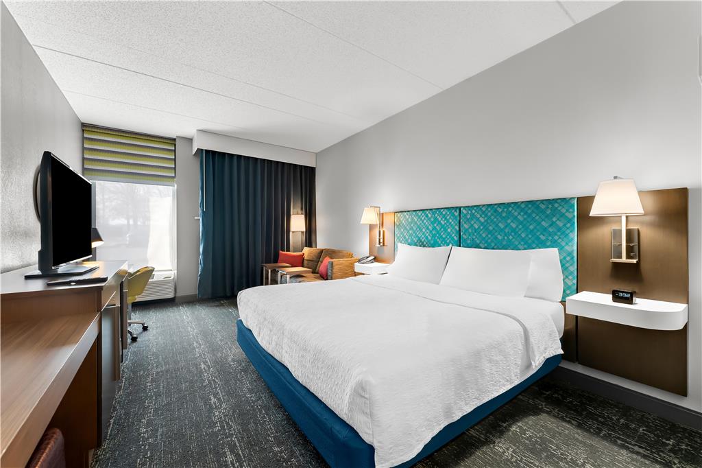Hampton Inn & Suites Newtown Image
