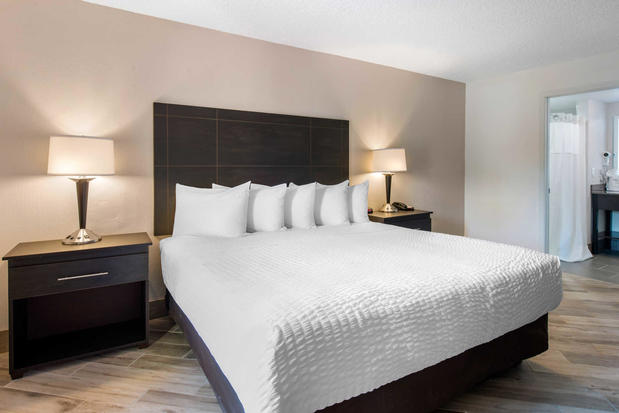 Images Clarion Inn & Suites