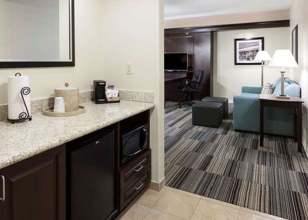 Images Hampton Inn & Suites Omaha-Downtown