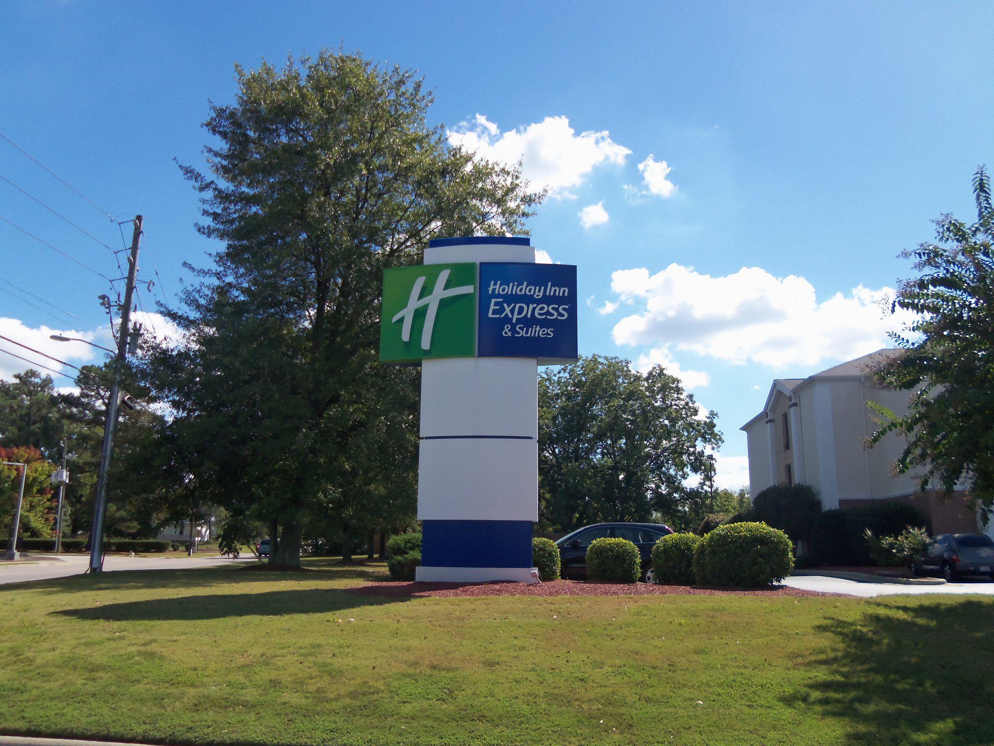 Holiday Inn Express & Suites Sanford Photo