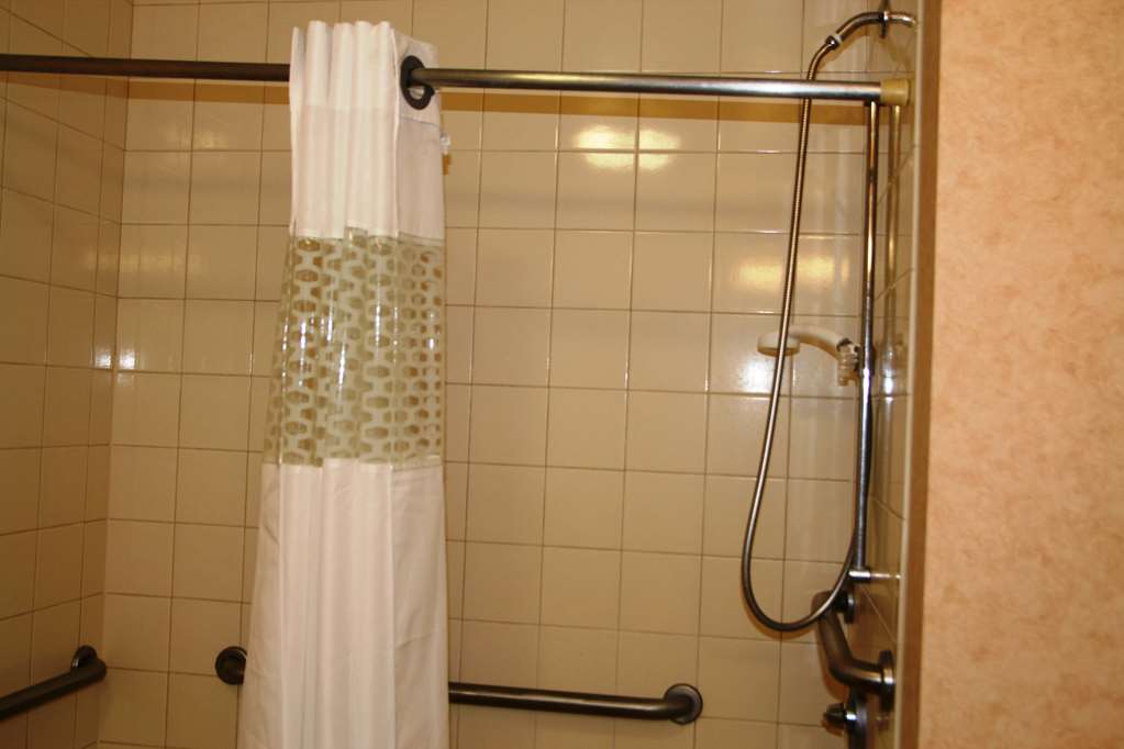 Hampton Inn Canton Image