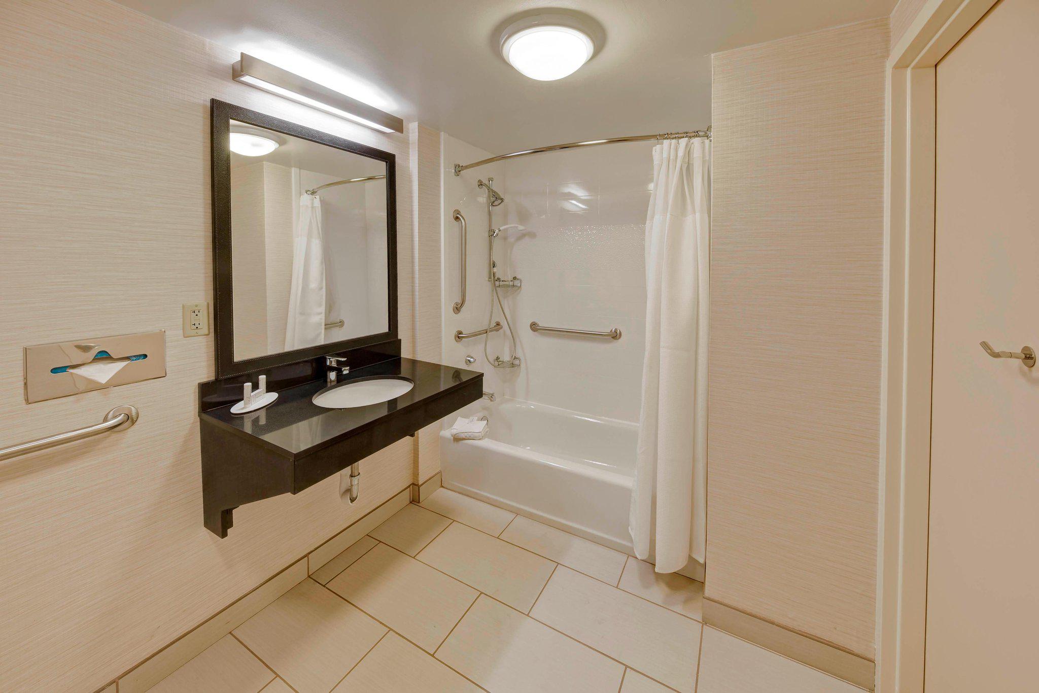 Fairfield Inn & Suites by Marriott Orlando Near Universal Orlando Resort Photo