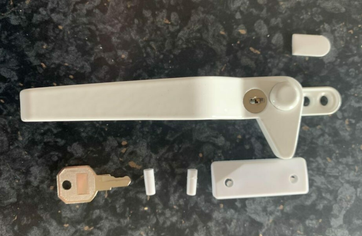 9mm White Cockspur Handle Including Wedge Pack