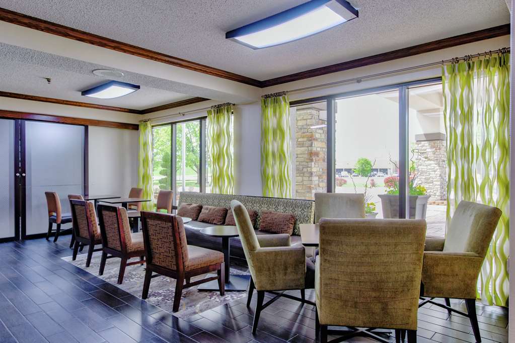 Hampton Inn Salina Image