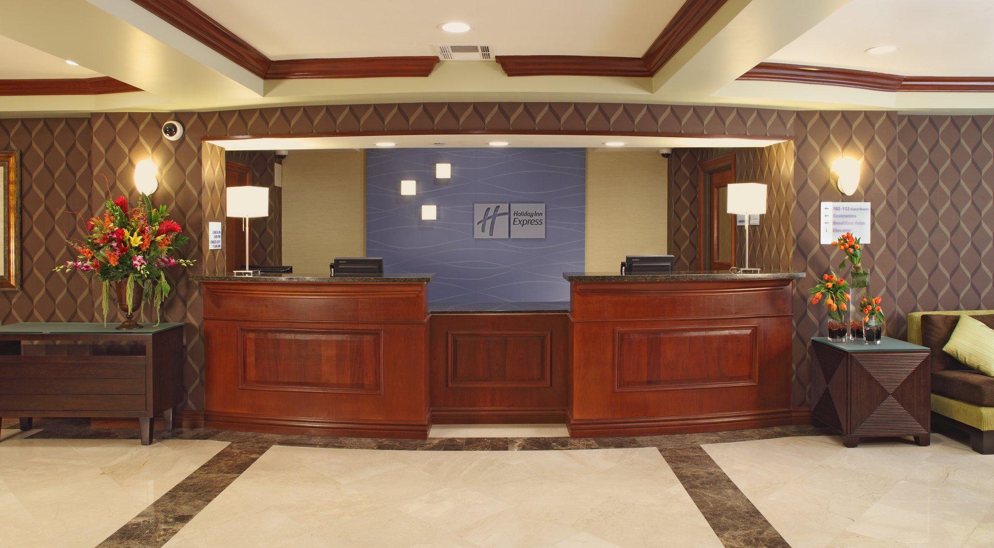 Holiday Inn Express & Suites Woodland Hills Photo